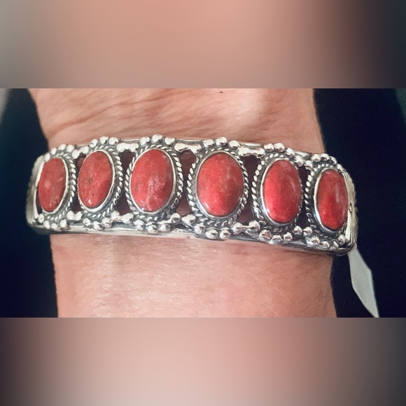Authentic Santa Fe Style Coral Gemstone Cuff Bracelet in 925 Sterling Silver - Picture 7 of 12